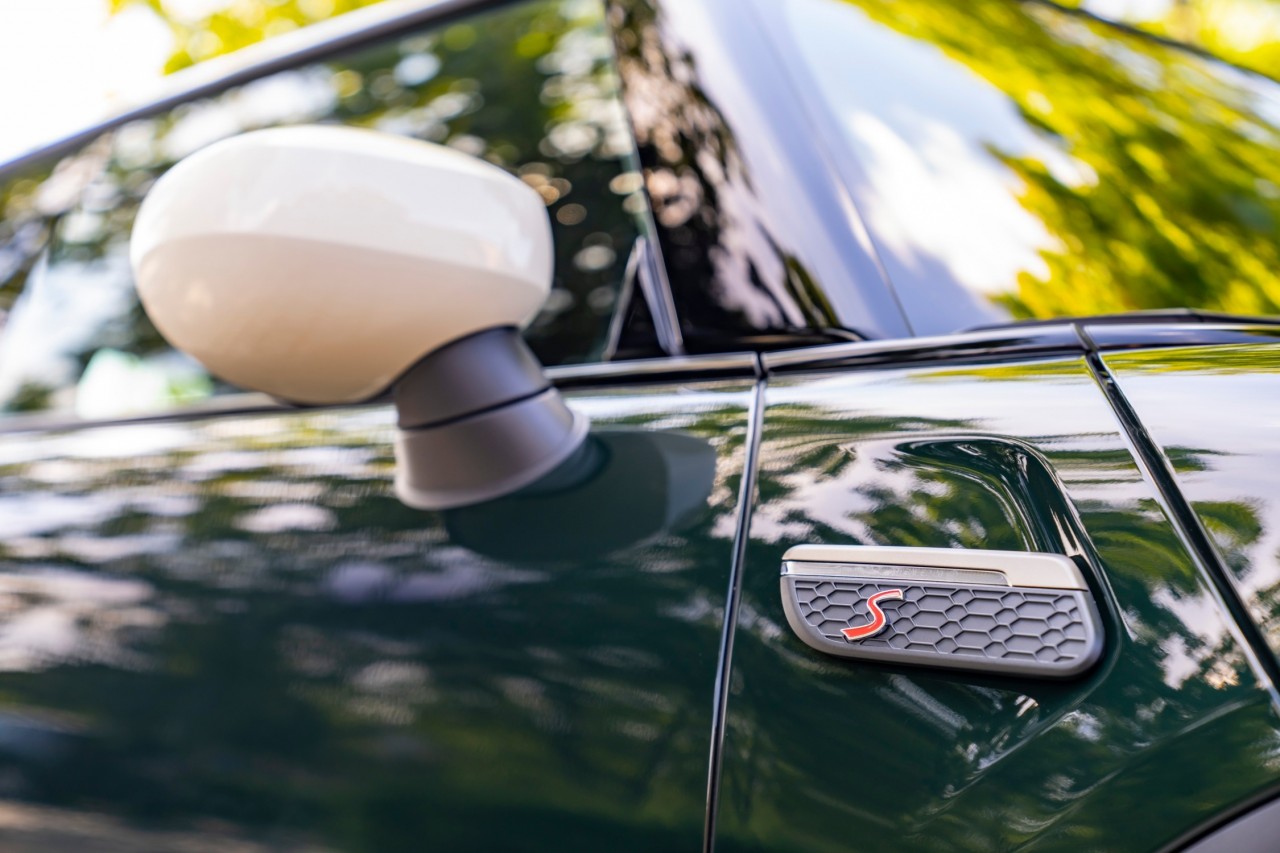 Mini Cooper S 3 Cửa Resolute Edition về Việt Nam với giá 2,3 tỉ đồng