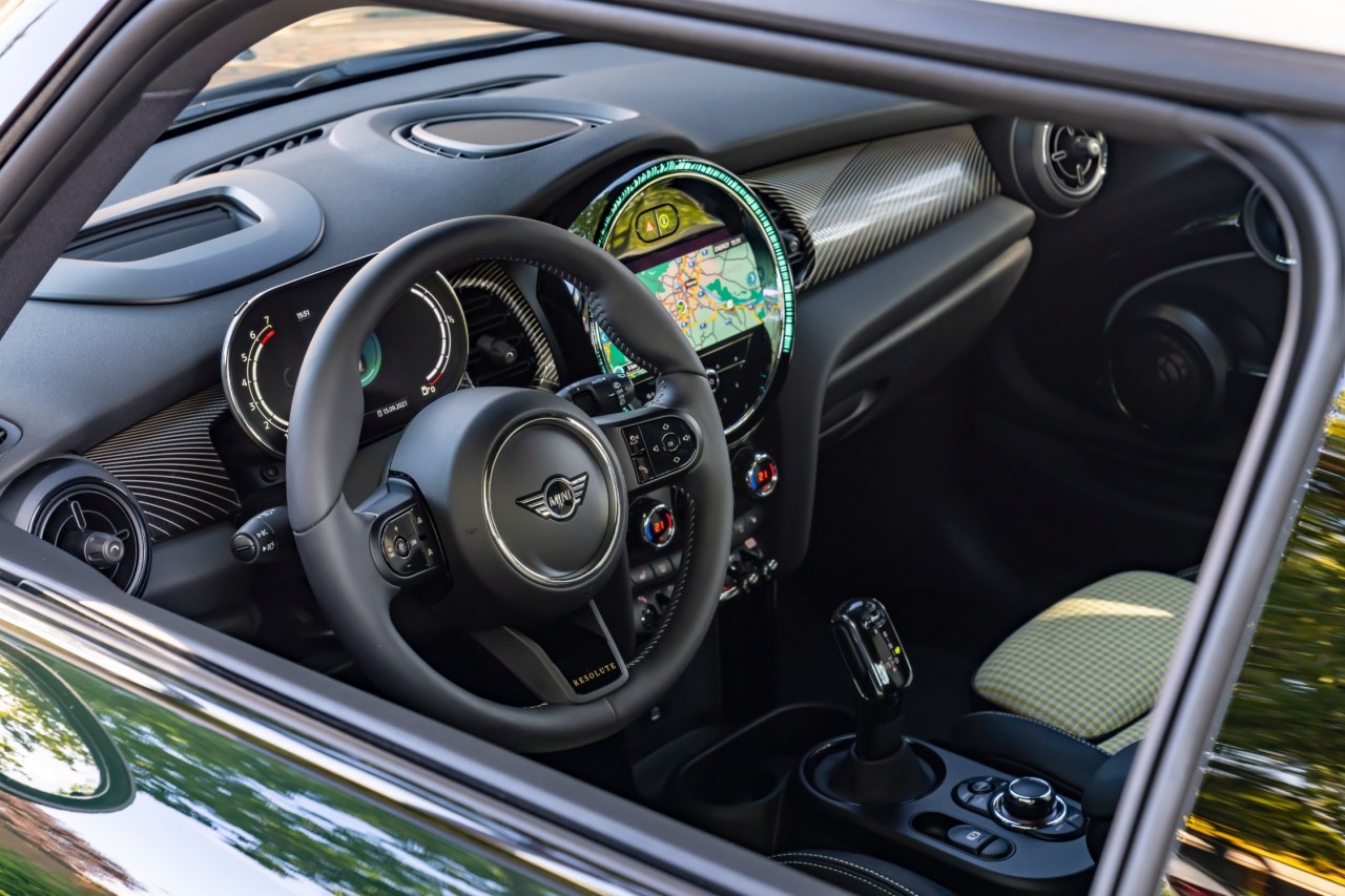 Mini Cooper S 3 Cửa Resolute Edition về Việt Nam với giá 2,3 tỉ đồng