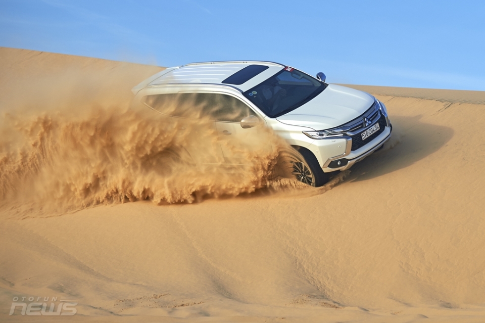 "Trên tay" Mitsubishi Pajero Sport 2017 hoàn toàn mới