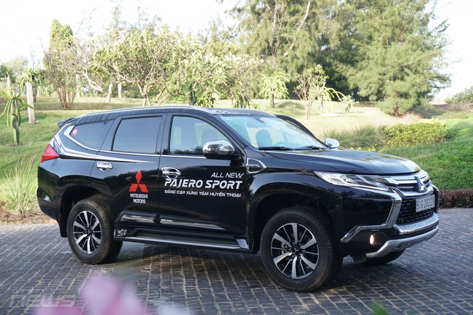 tren tay mitsubishi pajero sport 2017 hoan toan moi