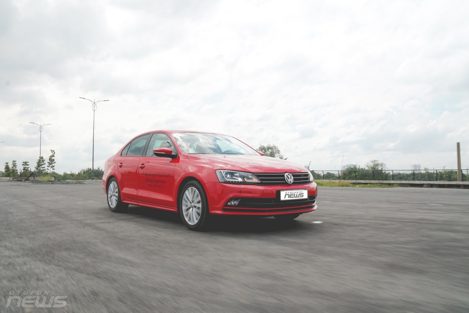 trai nghiem nhanh volkswagen jetta dam chac nhung cach am chua tot