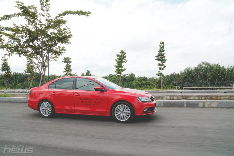 trai nghiem nhanh volkswagen jetta dam chac nhung cach am chua tot