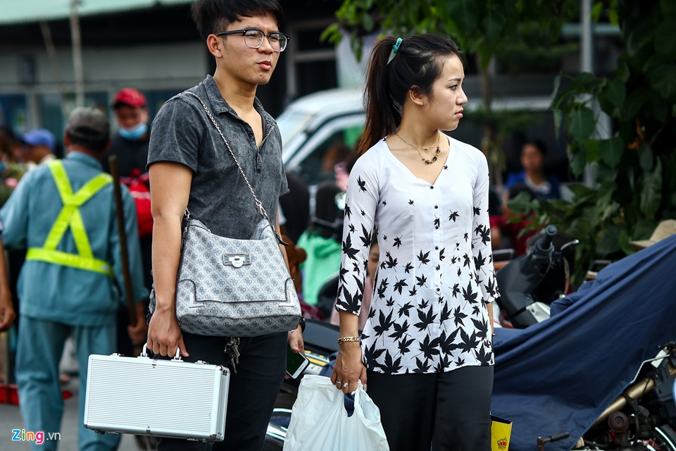 nguoi dan linh kinh tro ve tp ho chi minh duoi cai nang 35 do c