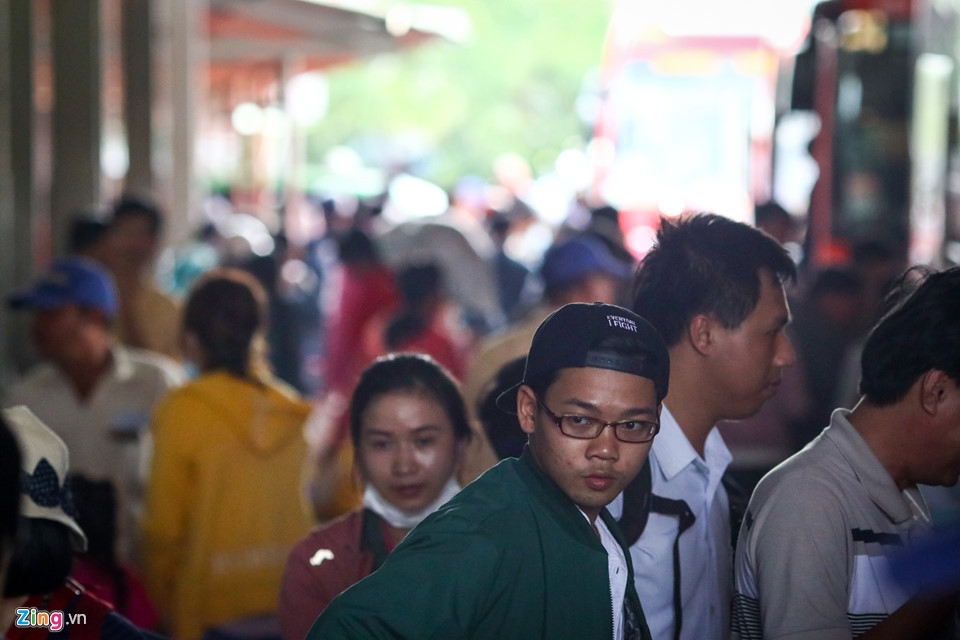 nguoi dan linh kinh tro ve tp ho chi minh duoi cai nang 35 do c
