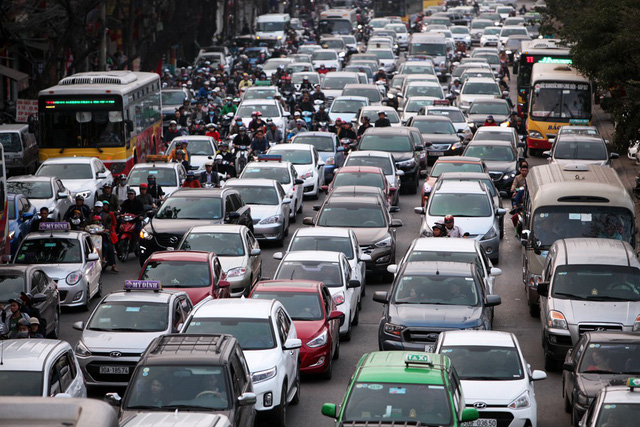 hang trieu nguoi dan tro lai thu do sau ky nghi tet