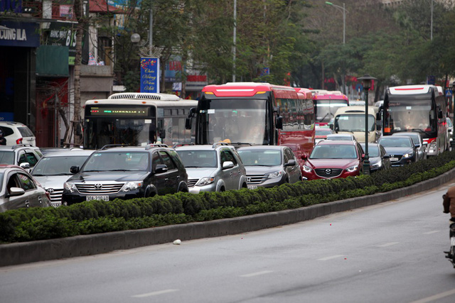 hang trieu nguoi dan tro lai thu do sau ky nghi tet