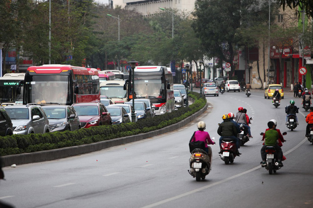 hang trieu nguoi dan tro lai thu do sau ky nghi tet