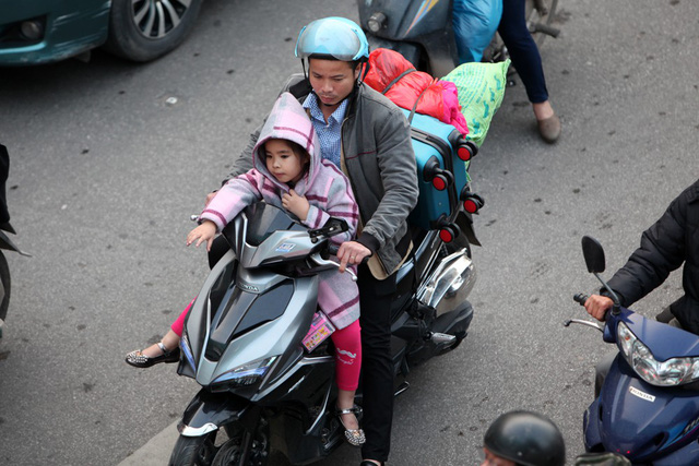 hang trieu nguoi dan tro lai thu do sau ky nghi tet