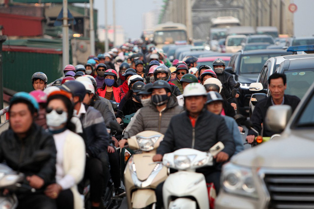 hang trieu nguoi dan tro lai thu do sau ky nghi tet