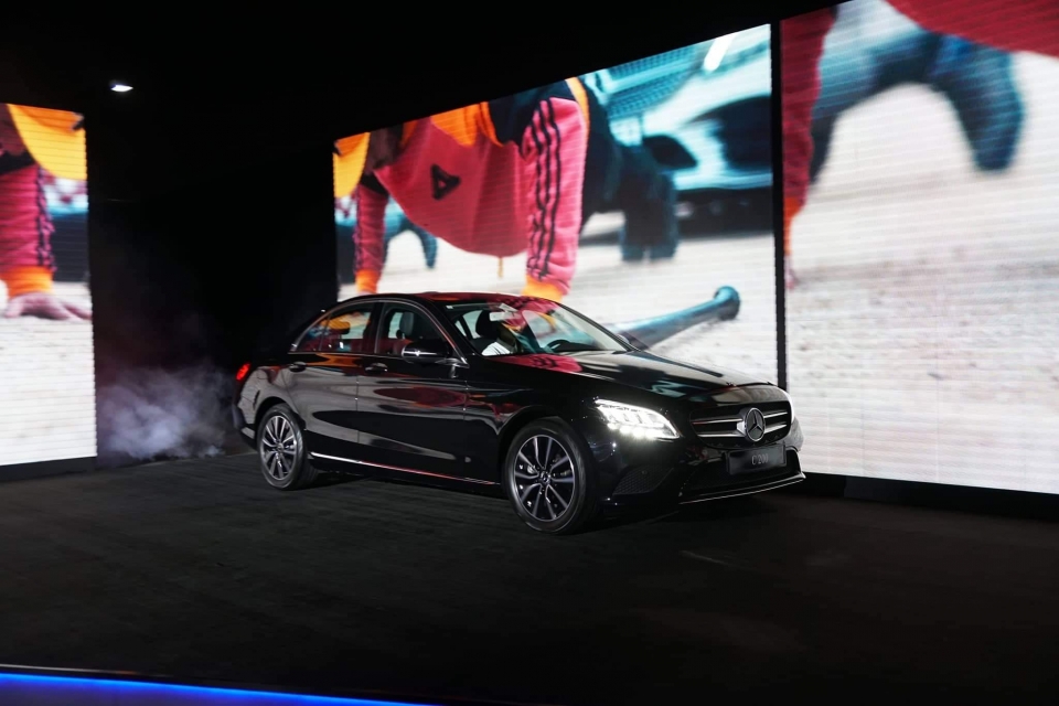 mercesdes benz c class 2019 phien ban nang cap dang gia