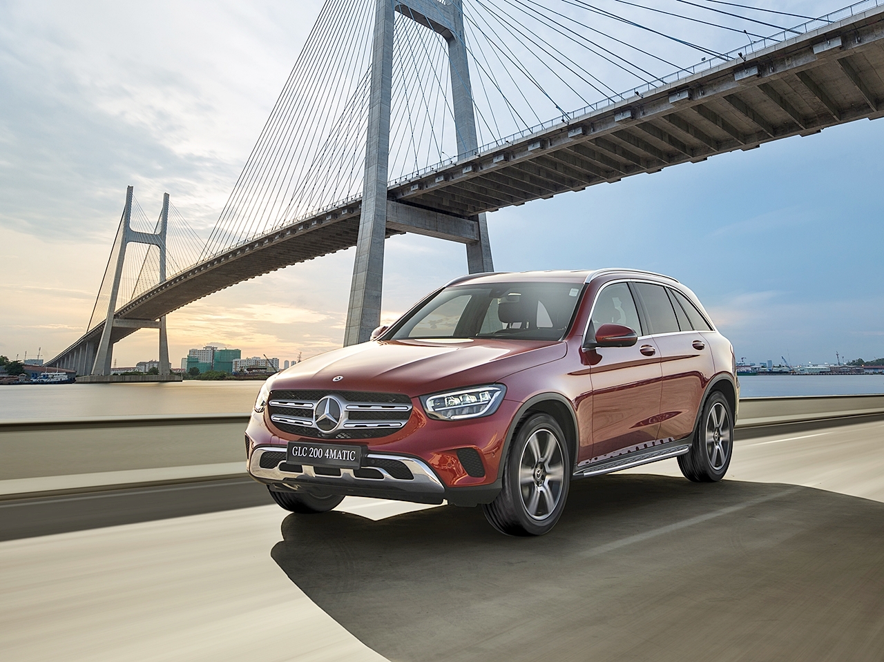 Mercedes-Benz giới thiệu GLC 200 và GLC 200 4MATIC với giá từ 1,749 tỷ đồng mercedes benz gioi thieu glc 200 va glc 200 4matic voi gia tu 1749 ty dong
