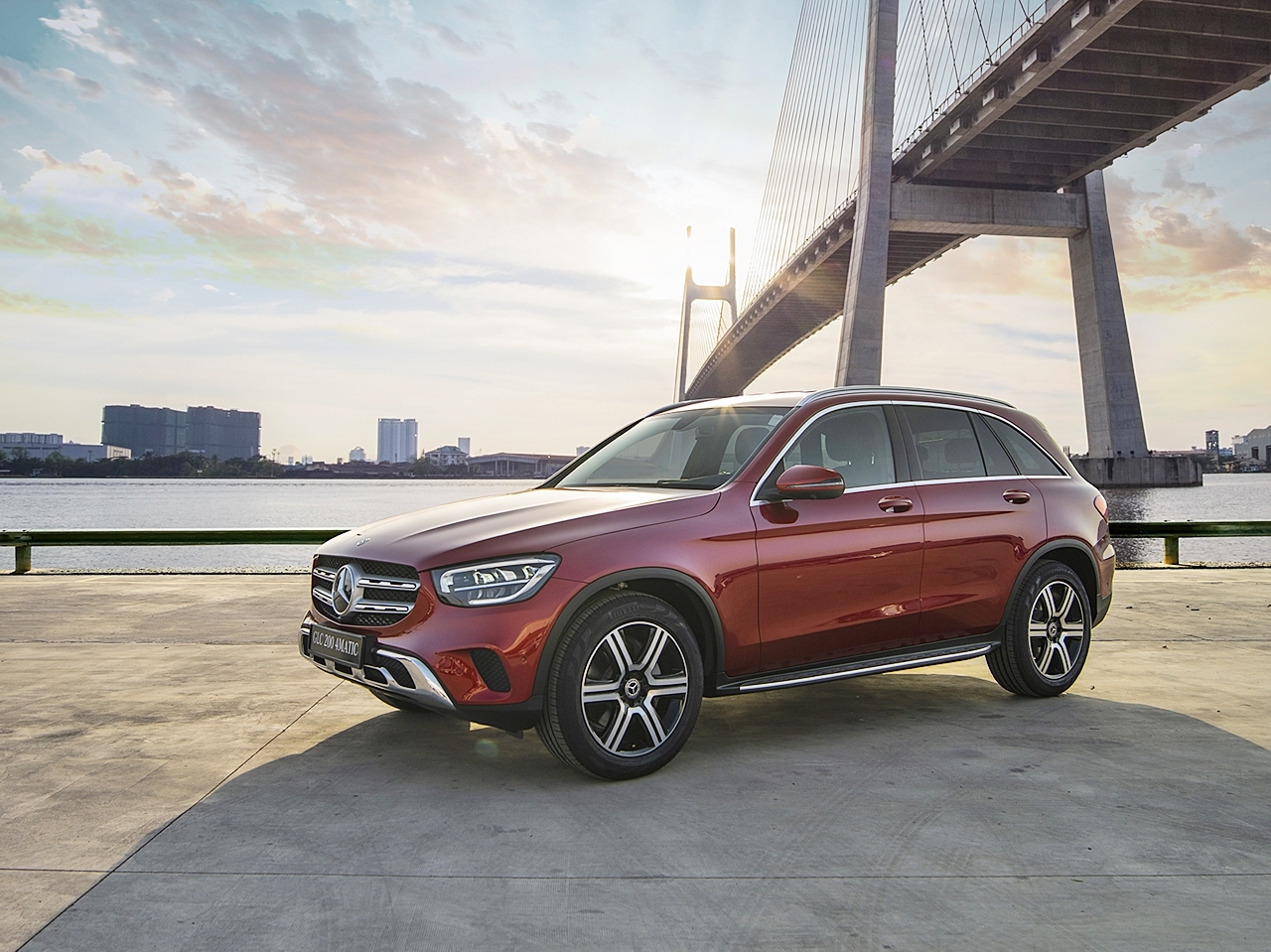 Mercedes-Benz giới thiệu GLC 200 và GLC 200 4MATIC với giá từ 1,749 tỷ đồng mercedes benz gioi thieu glc 200 va glc 200 4matic voi gia tu 1749 ty dong