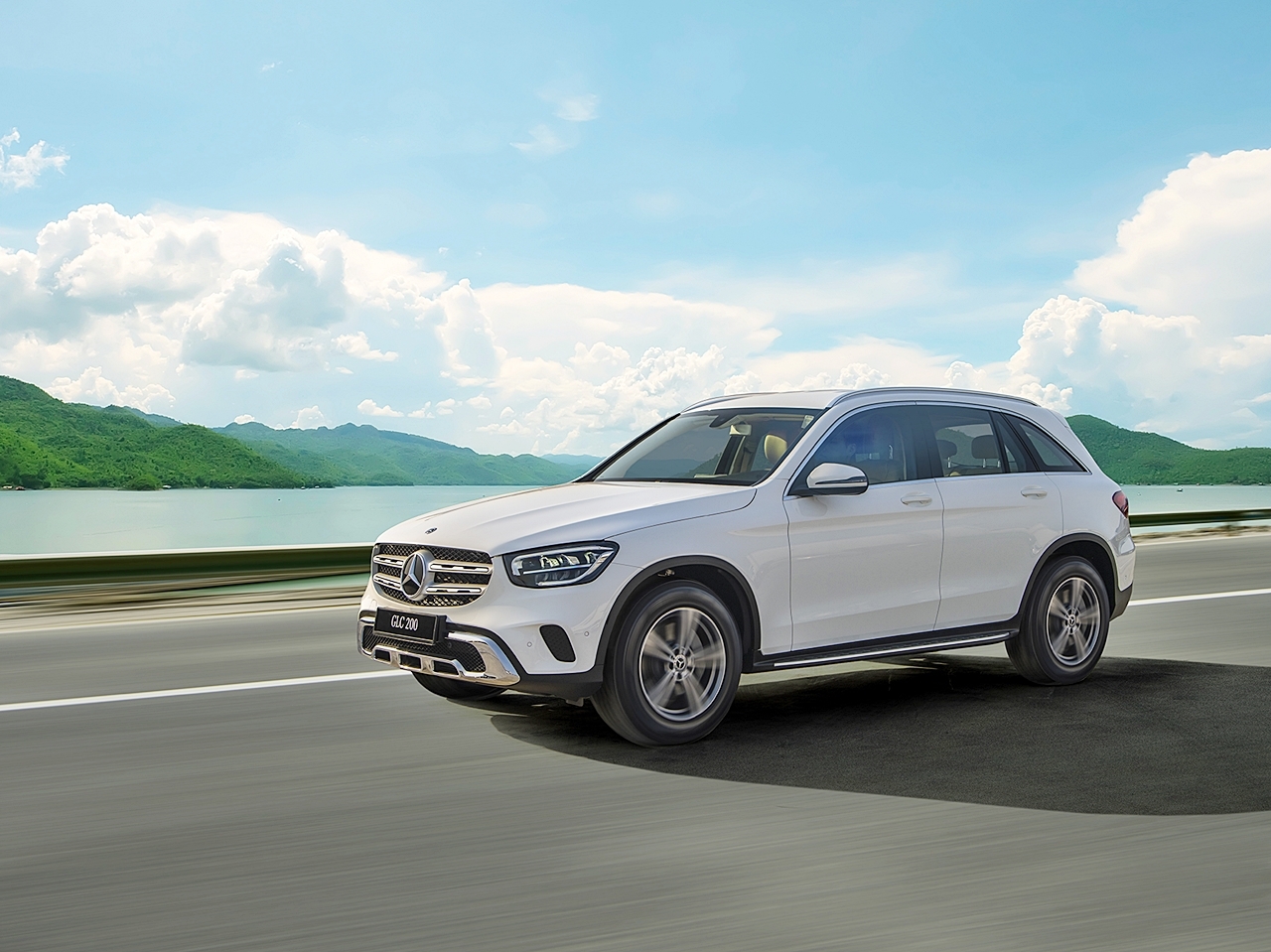 Mercedes-Benz giới thiệu GLC 200 và GLC 200 4MATIC với giá từ 1,749 tỷ đồng mercedes benz gioi thieu glc 200 va glc 200 4matic voi gia tu 1749 ty dong