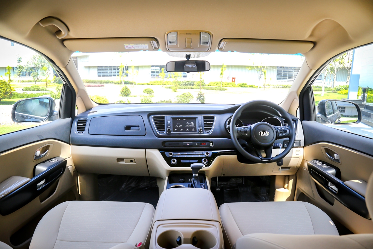 thaco xuat khau 40 xe kia grand carnival sang thai lan