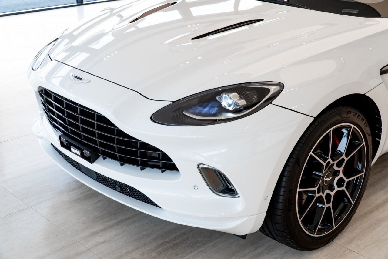 Aston Martin DBX chính hãng có mặt tại Việt Nam