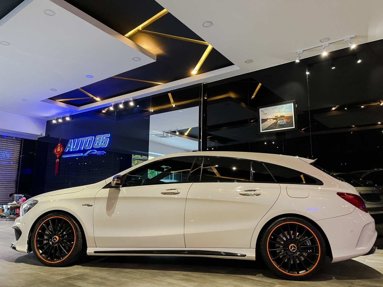 'Hàng độc' Mercedes Benz CLA 45 AMG Shooting Brake lên sàn với giá 1,7 tỷ đồng