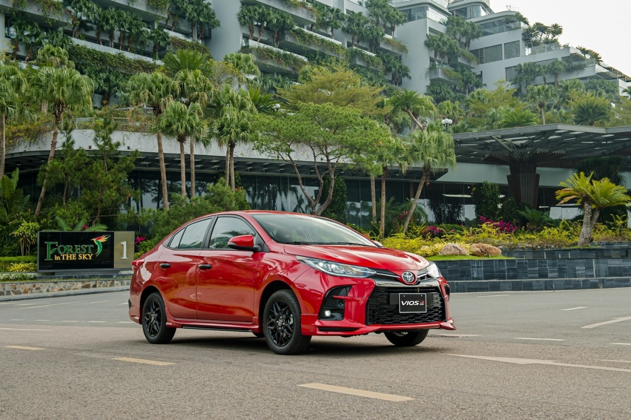 Sedan cỡ B Volkswagen Virtus 2023 hơn gì Toyota Vios mà giá gần gấp đôi?