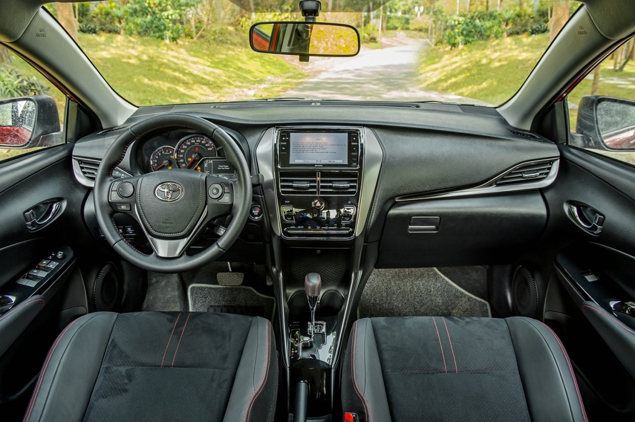 So sánh Toyota Vios GR S và Honda City RS