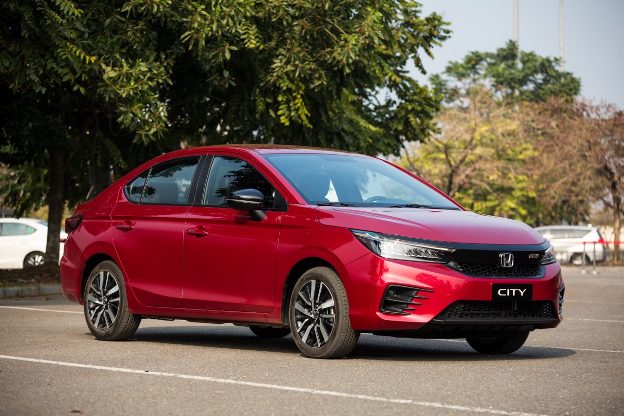 So sánh Toyota Vios GR S và Honda City RS