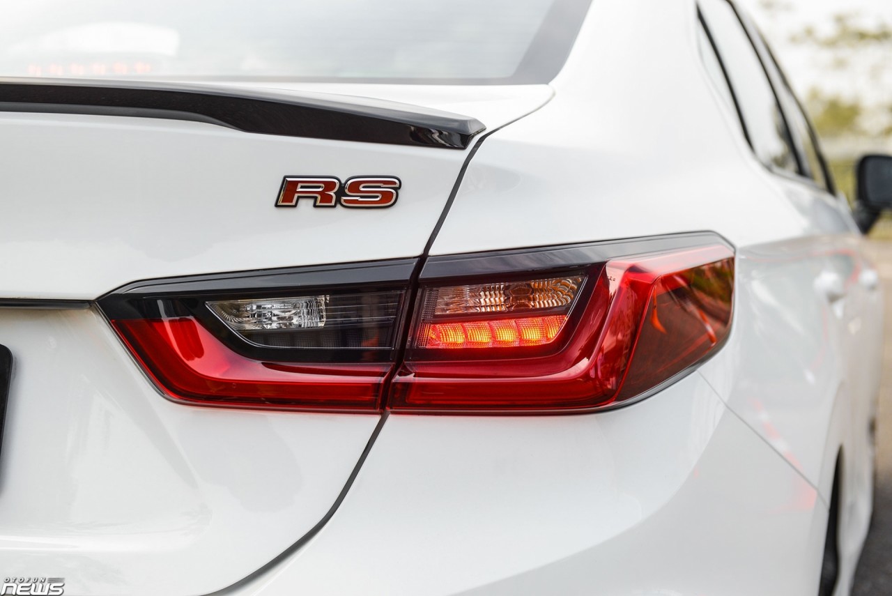 So sánh Toyota Vios GR S và Honda City RS