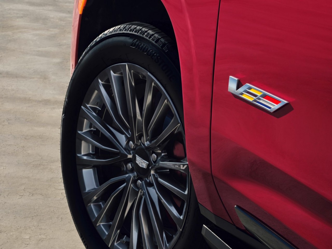 Escalade-V 2023 sẽ là SUV hiệu suất cao đầu tiên của Cadillac