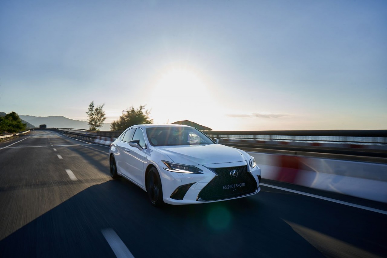 Lexus nâng cấp lựa chọn cho người dùng Việt mê tốc độ với loạt xe phong cách thể thao F Sport