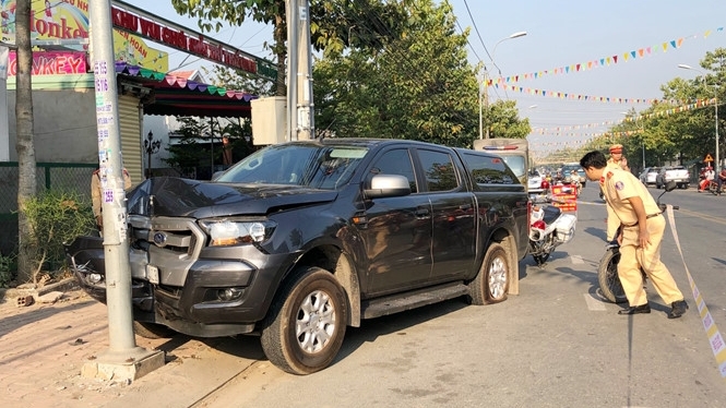 Bình Dương: Hàng chục cảnh sát truy đuổi gắt gao "xe bán tải tông văng CSGT"