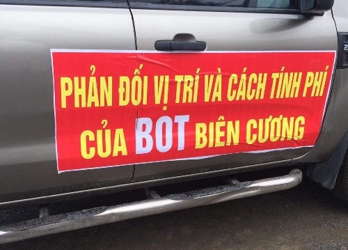 tai xe dan bang ron len oto phan doi tram bot o quang ninh