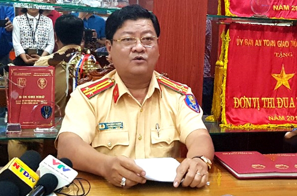 viet kieu bi giu giay phep lai xe o sai gon bang quoc te van chua du