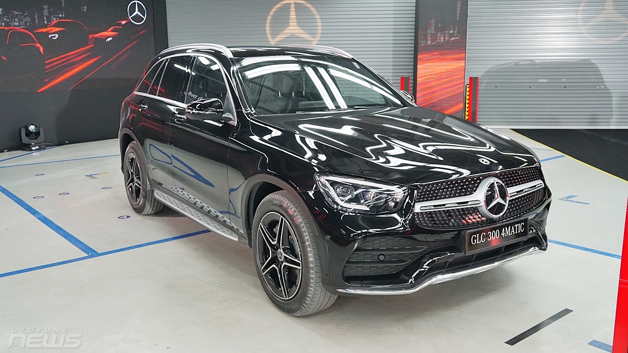 mercedes benz viet nam ra mat hang loat mau xe moi