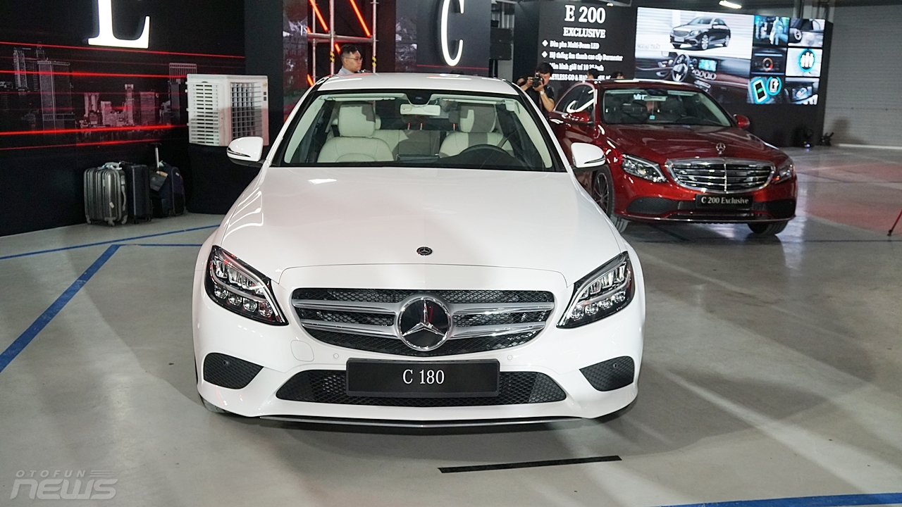 mercedes benz viet nam ra mat hang loat mau xe moi