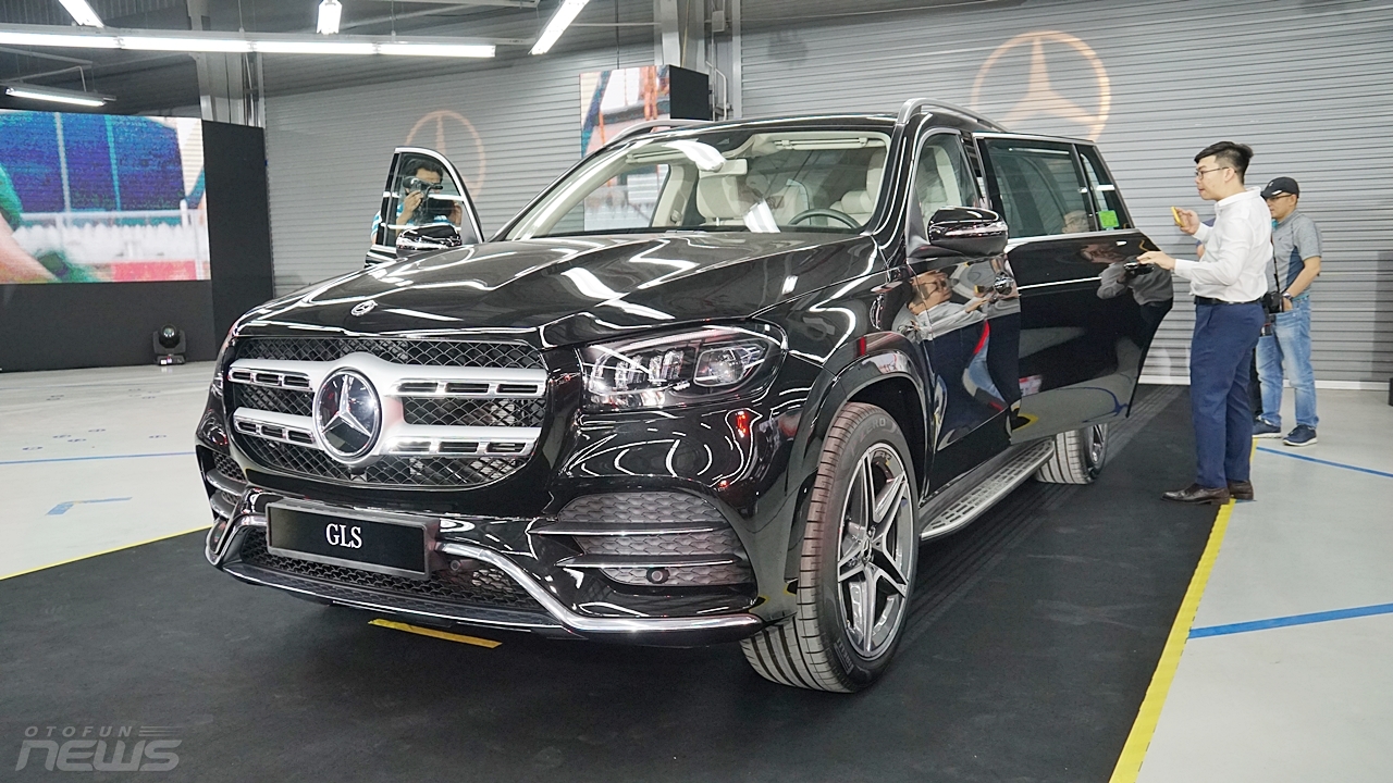 mercedes benz viet nam ra mat hang loat mau xe moi