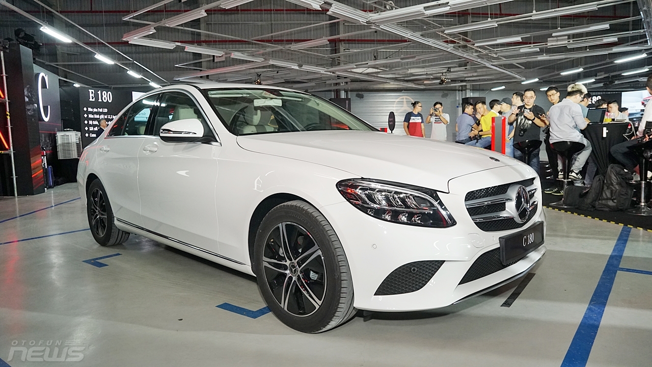 mercedes benz viet nam ra mat hang loat mau xe moi