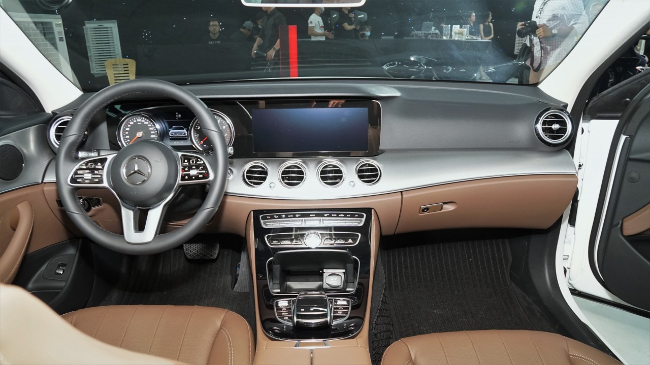 mercedes benz viet nam ra mat hang loat mau xe moi