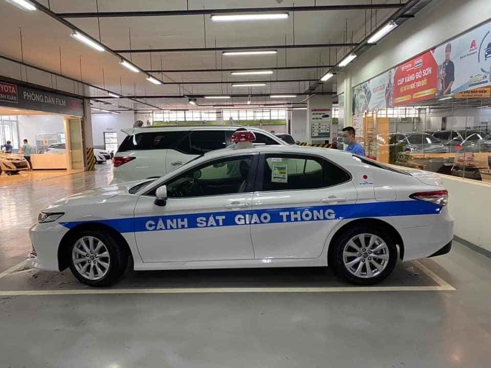 luc luong csgt viet nam co them xe toyota camry 2020