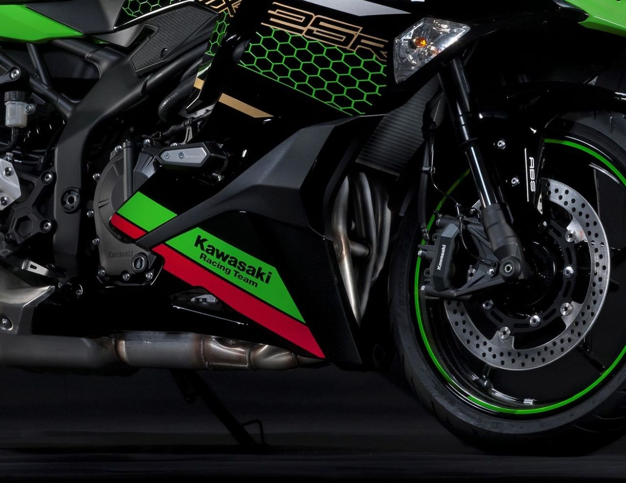 Sportbike Kawasaki ZX-25R ra mắt muộn hơn kế hoạch