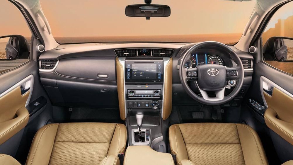 lo dien hinh anh toyota fortuner 2021 the he moi