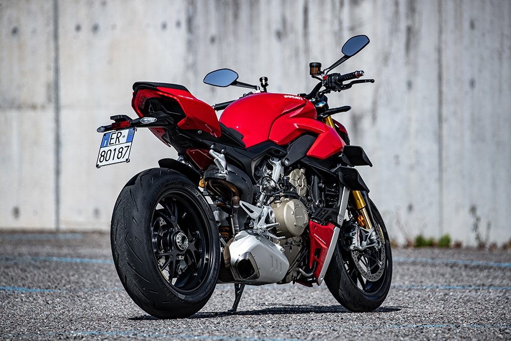 ducati streetfighter v4 duoc ra mat truc tuyen