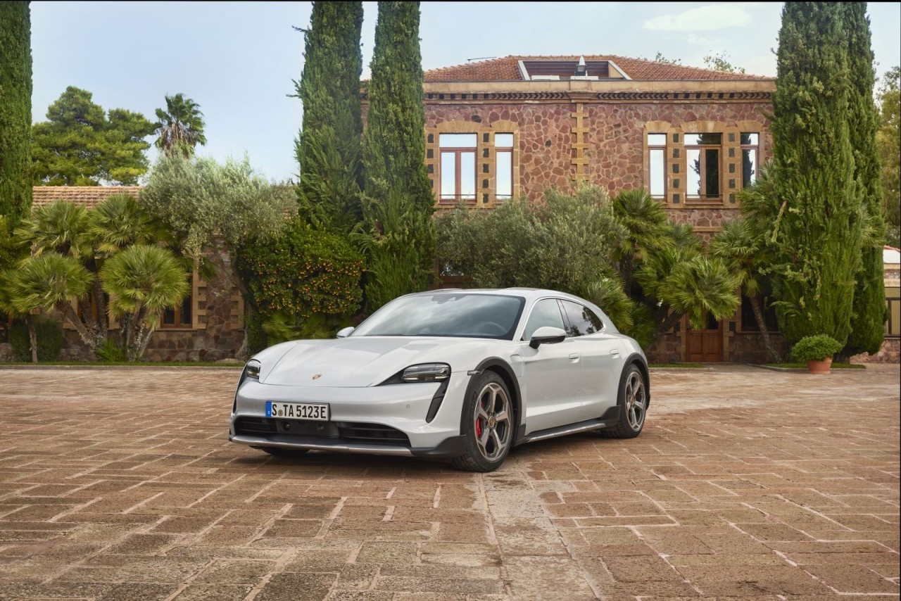Porsche Taycan Cross Turismo ra mắt, với giá từ 93.635 Euro