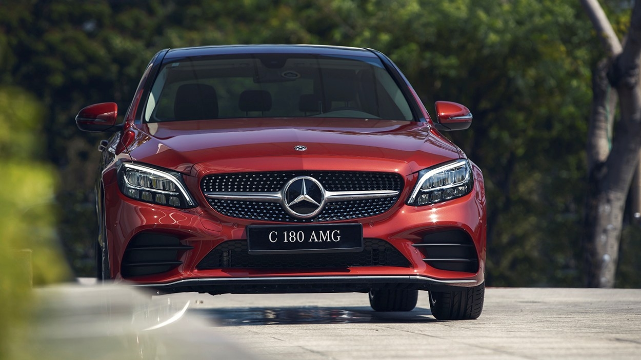 Mercedes-Benz C180 AMG ra mắt, thêm nhiều đồ chơi giá tăng nhẹ