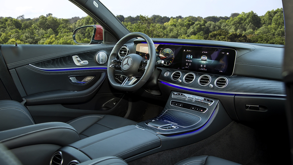 Mercedes-Benz E-Class phiên bản nâng cấp có giá 2,31 tỷ đồng