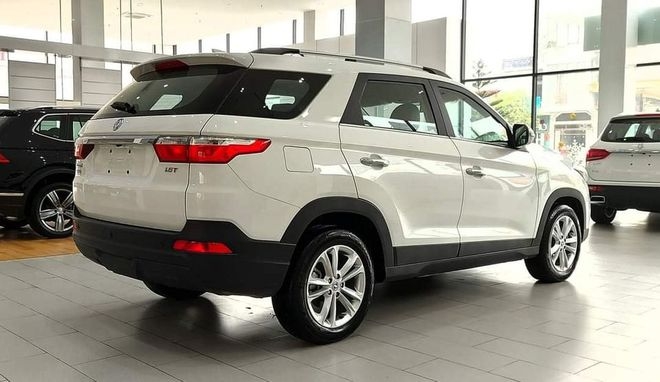 Xe Trung Quốc Dongfeng Glory 560 về Việt Nam giá chỉ 559 triệu đồng