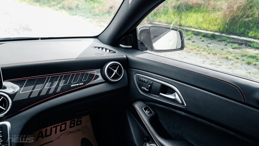 'Hàng Độc' Mercedes-Benz CLA45 AMG OrangeArt Edition lên sàn xe cũ với giá 1,45 tỷ đồng