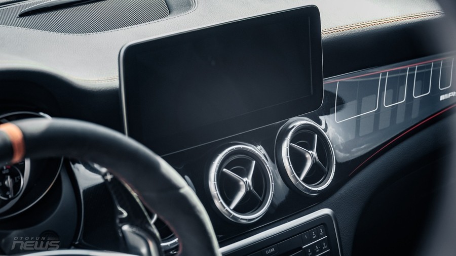 'Hàng Độc' Mercedes Benz CLA45 AMG OrangeArt Edition lên sàn xe cũ với giá 1,45 tỷ đồng