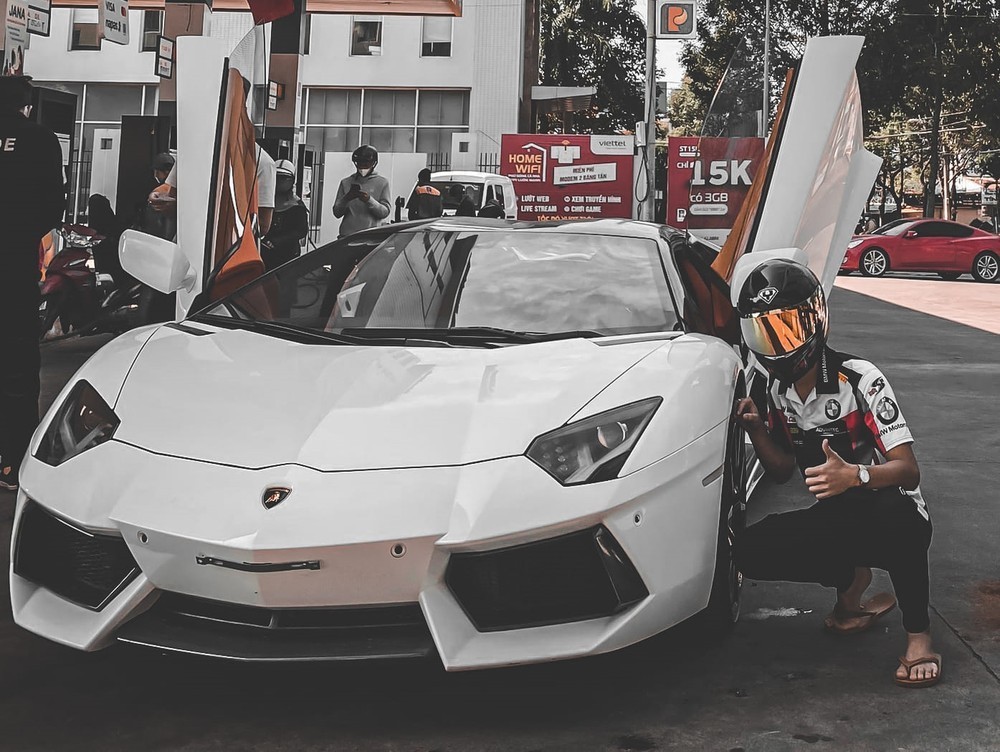 Lamborghini Aventador Roadster độ thành SVJ đầu tiên tại Việt Nam