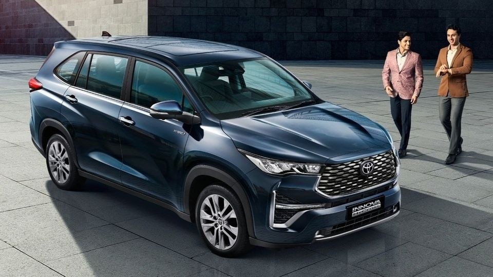 Toyota Innova 2023 tăng giá bán