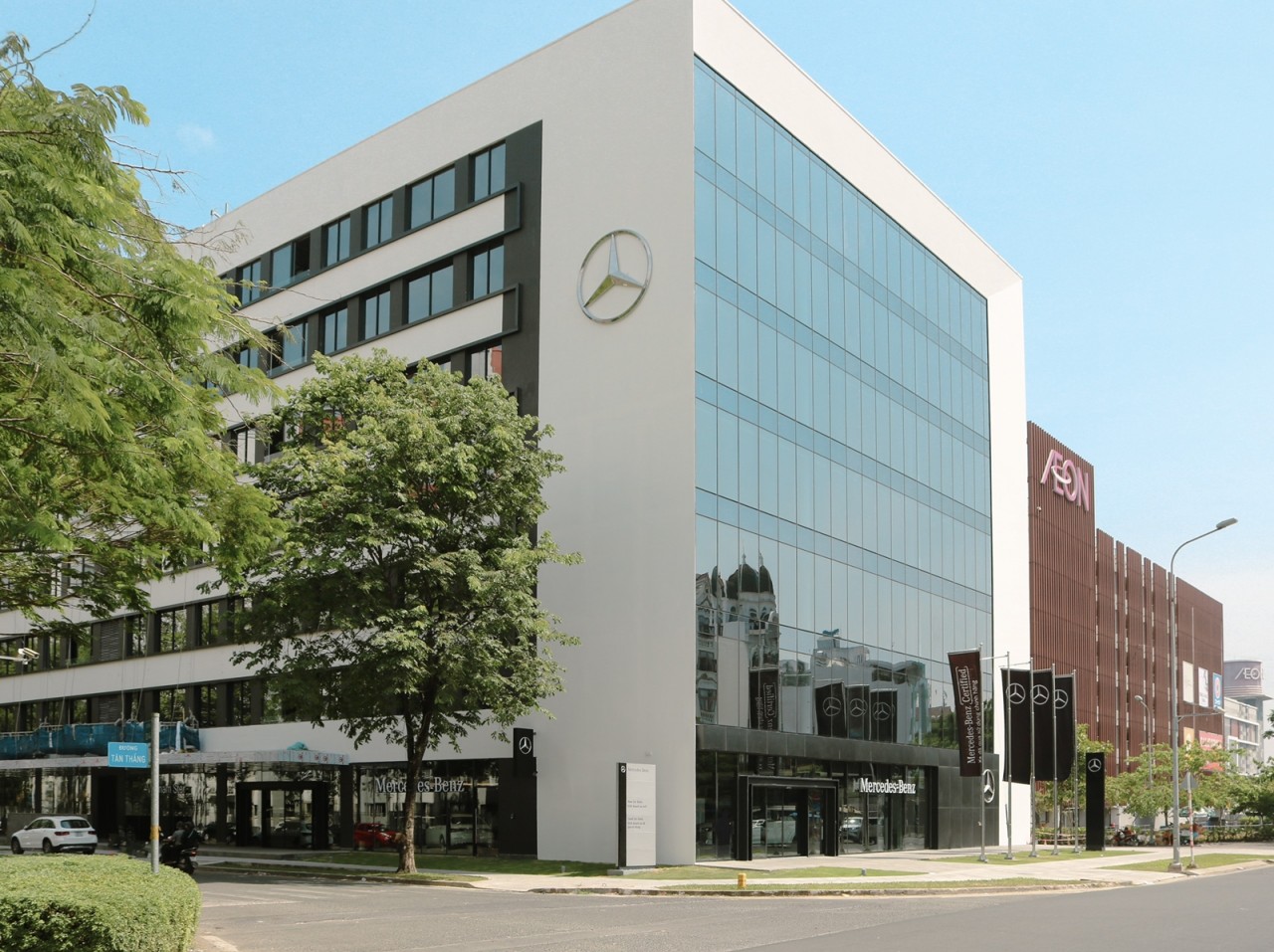 Mercedes-Benz khai trương đại lý đạt chuẩn toàn cầu đầu tiên tại Tp. HCM
