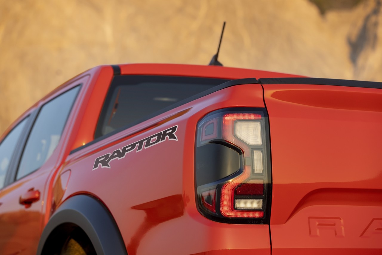 Ford Ranger Raptor thế hệ mới ra mắt tại Việt Nam, không có động cơ V6