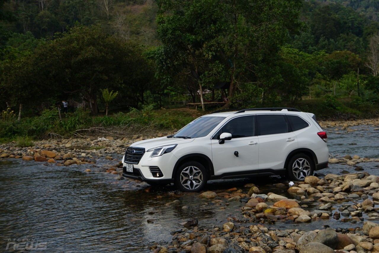 Subaru Forester giảm giá hơn 300 triệu, xe nhập Thái Lan số VIN 2024