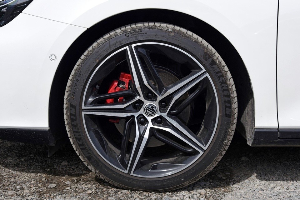 MG7 2023 chính thức ra mắt với giá quy đổi chỉ 405 triệu đồng